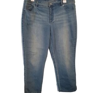 𝅺CHICO'S Platinum Cropped Jeans